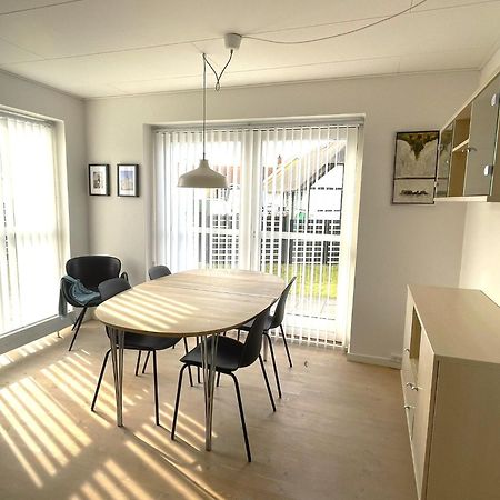 Byhus Centralt Pa Laeso Vesterø Havn Eksteriør billede