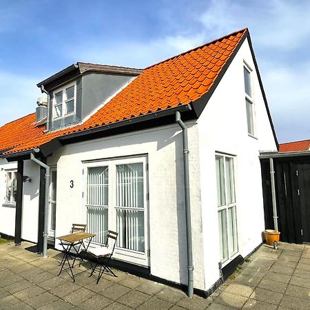 Byhus Centralt Pa Laeso Vesterø Havn Eksteriør billede